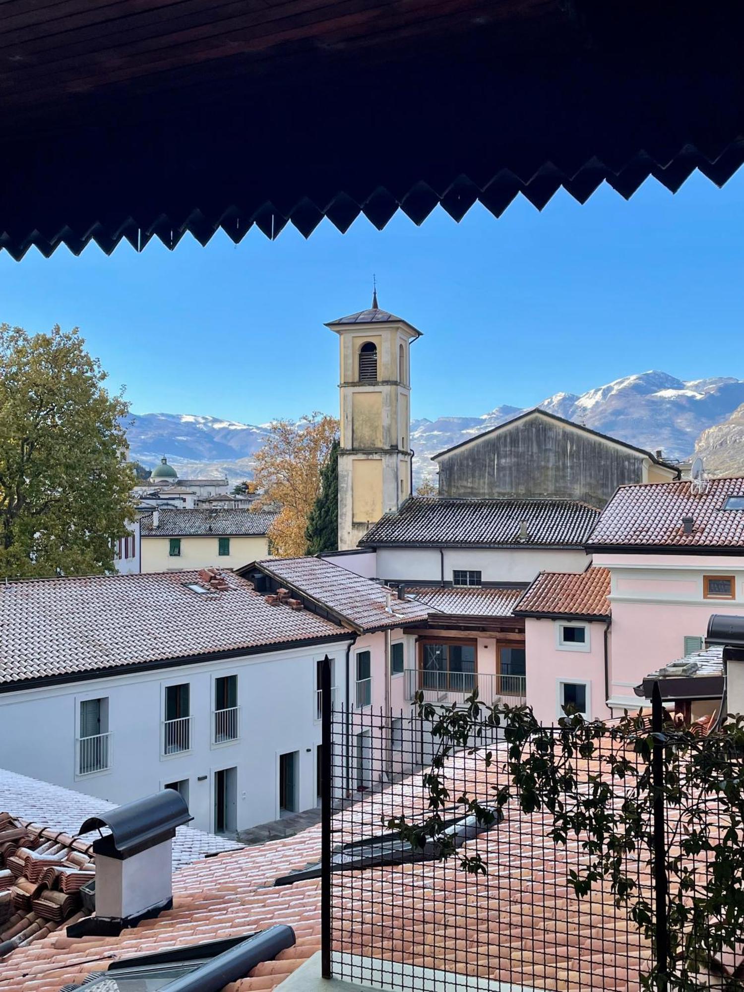 Appartamento Sui Tetti Del Centro Storico 罗韦雷托 外观 照片